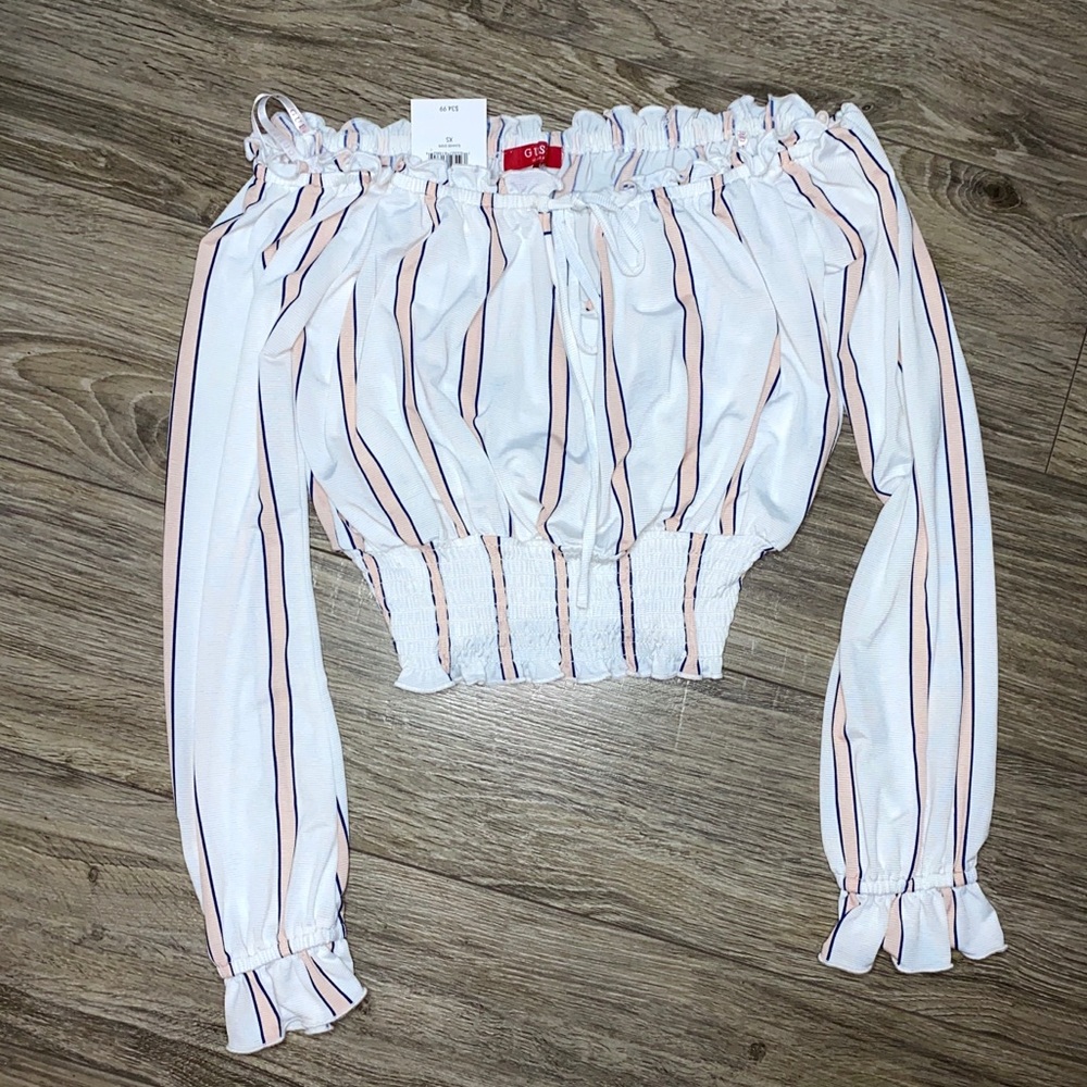 🪷 GUESS off the shoulder blouse